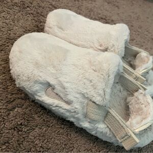 NEW - Nike Calm Mule SE Sanddrift Fur (Women's) Cozy White Fuzzy Slippers
